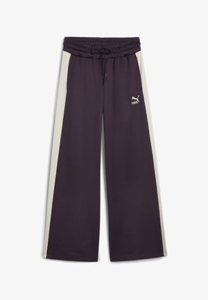 Tepláky Puma v tmavofialovej farbe so svetlosivými bočnými panelmi, elastickým pásom, sťahovaním na šnúrku a logom na hornej časti ľavého stehna.