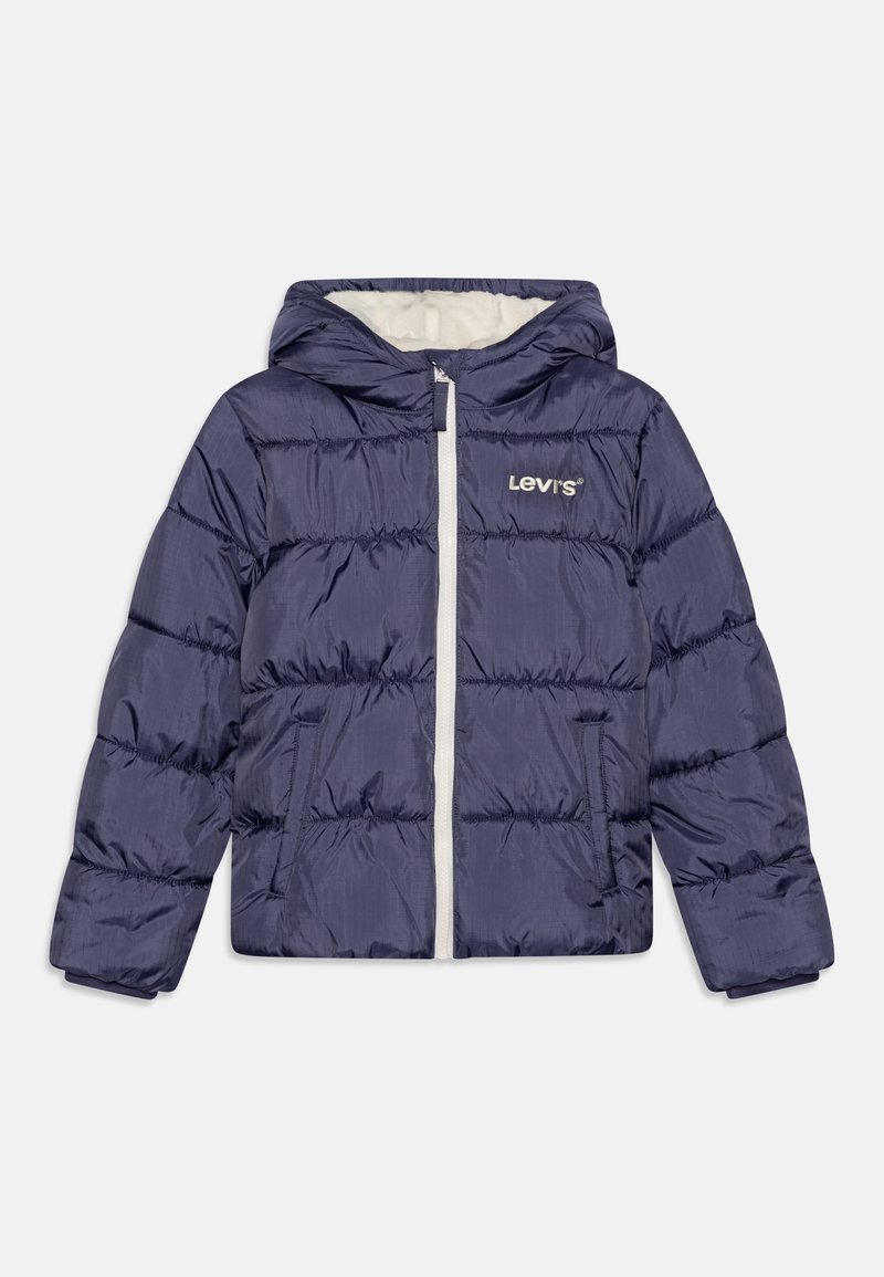 Giubbotto imbottito blu navy con zip e cappuccio bianchi. Presenta una texture trapuntata e il logo "Levi's" in bianco nella zona sinistra del petto.