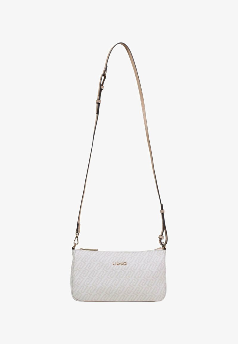 Borsa a tracolla bianca con motivo decorativo, dotata di una lunga tracolla regolabile e dettagli in metallo dorato. Caratterizzata da una chiusura con cerniera e logo in rilievo sul davanti.