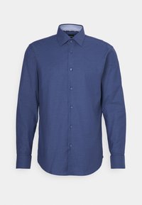 Košile s dlouhým rukávem z tmavě modré látky s hladkou texturou, s knoflíkovou légou vpředu a vzorovaným vnitřním límcem.