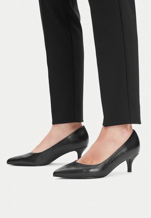 SHUTTLE CEO - Czółenka