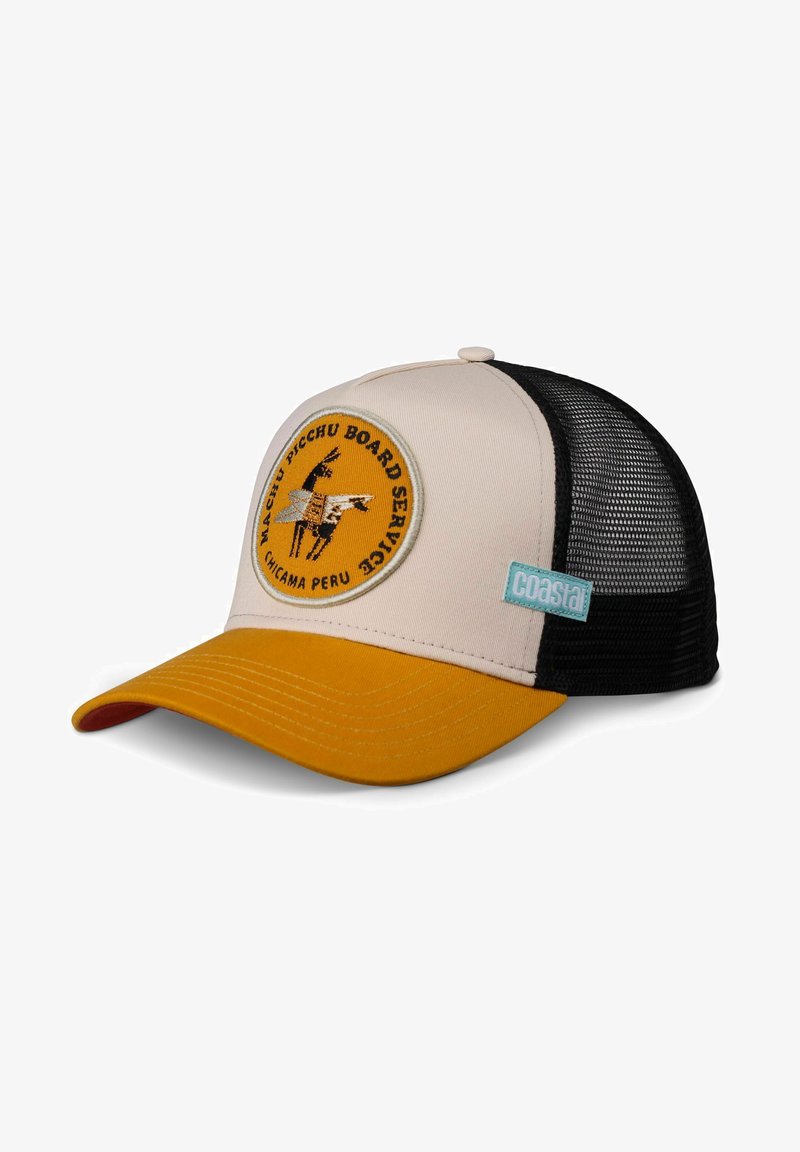 Beige trucker caps med gul skygge, svart netting bak, og en sirkulær brodert lapp med et lama-design og tekst.
