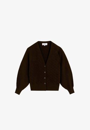 Cárdigan de punto marrón oscuro con un escote en V profundo, textura acanalada, mangas abullonadas y cinco botones en la parte delantera.