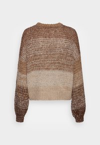 Gestrickter Pullover mit rundem Halsausschnitt, dreifarbiger Verlauf in Brauntönen, lockere Passform und gerippte Bündchen. Strukturierter Stoff und offene Webstruktur.