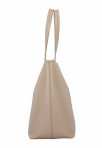 Sac fourre-tout en cuir beige avec une forme effilée, doté de deux longues poignées et d'une surface texturée. Pas de quincaillerie ou d'accents visibles.