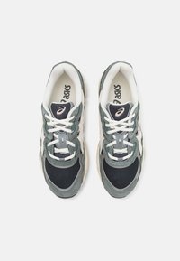 ASICS SportStyle GEL NYC UNISEX - Sportcipő - black/cement grey