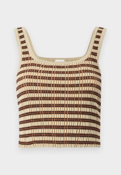 Top de tank cropped em creme com riscas verticais castanhas e laranjas. Apresenta um decote quadrado e alças largas para suporte.