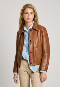 Pepe Jeans HILLARY - Kožnata jakna - nut brown