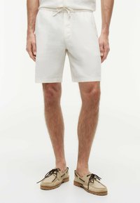 Niewybrane, ivory petal