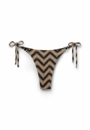 Brązowo-czarny dół bikini w zygzakowaty wzór z regulowanymi wiązaniami po bokach i metalowymi pierścieniami na białym tle.