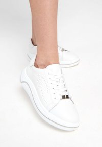 Cesare Gaspari Sneakers basse - white