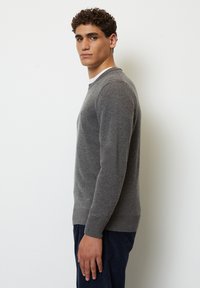 Marc O'Polo RUNDHALS REGULAR AUS SOFTEM - Strickpullover - graphite grey melange