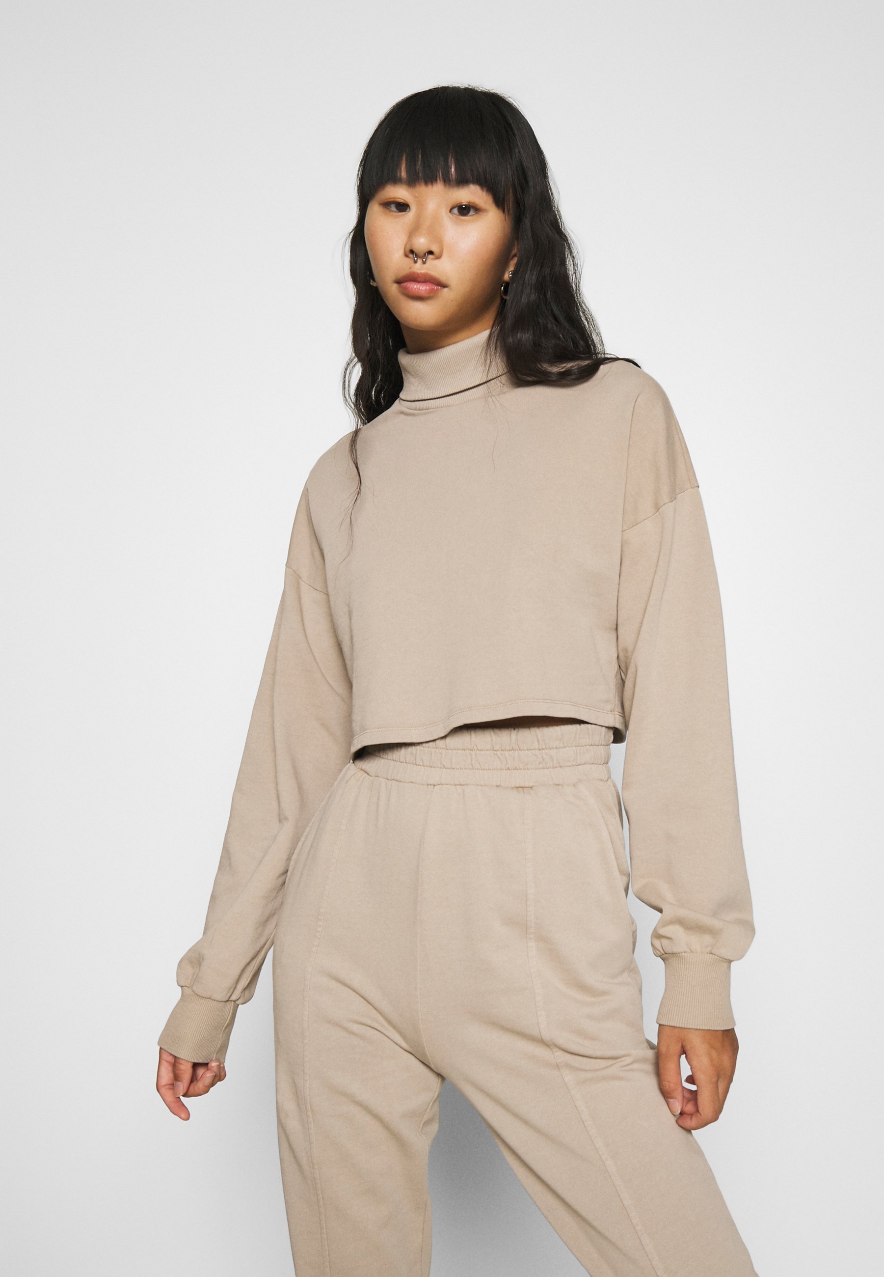 Nly by Nelly WATCH OUT SET Träningsset beige Zalando.se Nly by Nelly CROPPED Skjorta beige Zalando.se