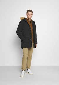 Lyle & Scott HEAVYWEIGHT LONGLINE PUFFER JACKET - Casaco de inverno - jet black