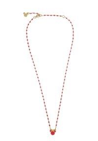 Collana in oro con perline rosse, dotata di un pendente circolare rosso e un accento di Topolino. Design semplice e delicato.