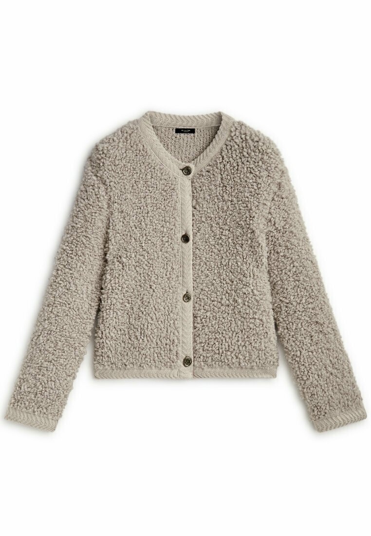 Cardigan beige en sherpa polaire à manches longues avec encolure ronde et cinq boutons foncés sur le devant.