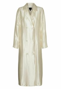 Lång trench coat i cremefärgad satin med dubbelknäppt design, breda slag och långa ärmar; har fem knappar framtill.