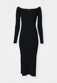 Robe midi noire côtelée à manches longues, décolleté épaules dénudées et petite fente devant.