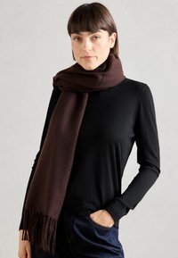 Sál - brown