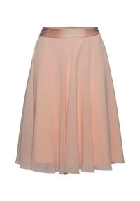 En ljust rosa, flytande kjol gjord av lätt tyg; har ett midjeband i satin och en plisserad design för extra textur.