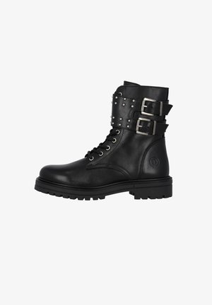 Sort læder ankelstøvle med snørebånd og metal accenter. Har to spænder og nitter på ankelremmen, samt en struktureret sål for bedre greb.