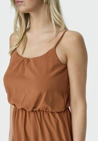 ONLY NORMAL GESCHNITTEN  - Maxi ruha - mocha bisque