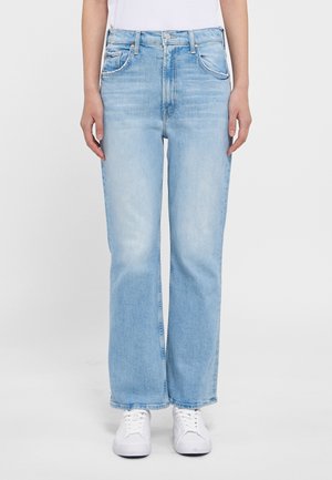 Jeans din denim de culoare albastră deschisă, cu o croială dreaptă, cinci buzunare și închidere cu nasture. Textură moale cu o ușoară decolorare pe întreaga suprafață.