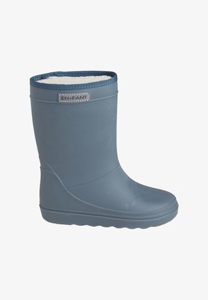 Botte de pluie en caoutchouc bleu avec un intérieur en polaire, bout arrondi et semelle texturée. Une étiquette logo argentée sur la tige ajoute une touche de détail. Hauteur mi-mollet.