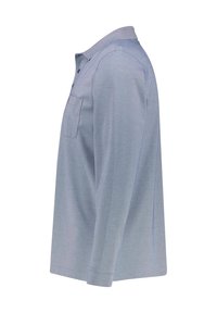 Langarm-Polohemd aus leichtem blauen Baumwollstoff, mit Kragen, drei-Knopf-Leiste und einer Brusttasche auf der linken Seite.