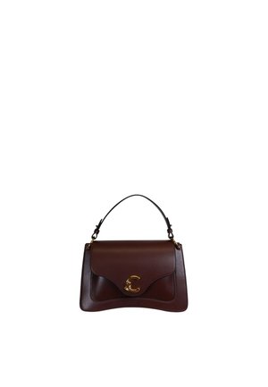 Borsa a mano in pelle marrone scuro con patta curva e chiusura dorata, con un unico manico nero fissato con ferrature dorate.