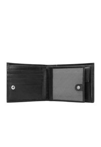 Portafoglio in pelle nera con molteplici scomparti per carte, chiusura a scatto e finestra trasparente per l'ID. L'interno è liscio con accenti testurizzati.