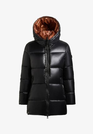 Schwarze Puffjacke mit glänzender Außenseite, ausgestattet mit einer kuscheligen Kapuze und einem kontrastierenden braunen Innenfutter. Horizontales Steppmuster mit Reißverschlüssen.