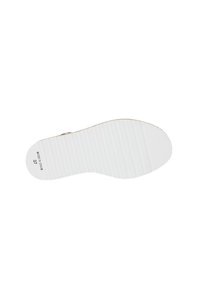 Suela de zapato blanca con surcos horizontales, forma redondeada y texto en relieve: "HECHO EN ESPAÑA" y tamaño "37". Textura suave, sin elementos decorativos.