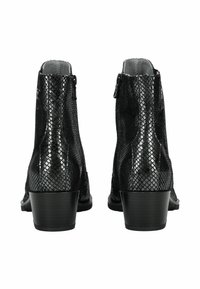Bottines noires à motif peau de serpent, avec une finition texturée et un petit talon en bois. Fermeture éclair latérale pour un enfilage facile.