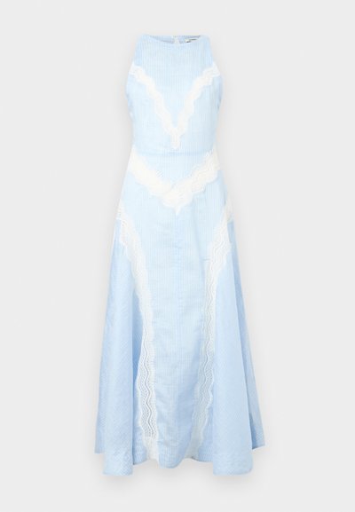Φόρεμα midi χωρίς μανίκια σε ανοιχτό μπλε με λευκές δαντελένιες λεπτομέρειες σε σχήμα V στο μπούστο και τη φούστα, με διακριτικές κάθετες ρίγες.