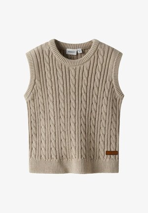 Maglione senza maniche color beige lavorato a maglia con motivo a trecce, scollo rotondo e un'etichetta in pelle marrone accentuata all'orlo.