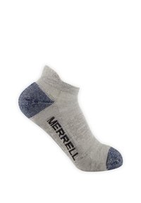 Chaussette cheville grise avec talon et orteil bleu foncé, affichant le texte "MERRELL" sur le côté, présentée sur un fond blanc.