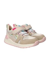 Sport sneakers met een beige suede en mesh bovenwerk, roze en blauwe accenten, Velcro-straps en een gestructureerde rubberen zool.