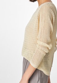 HALLHUBER Stickad tröja - off-white
