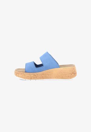 Sandalo blu slip-on con due ampie fasce e suola a zeppa in sughero, progettato per un utilizzo casual estivo.
