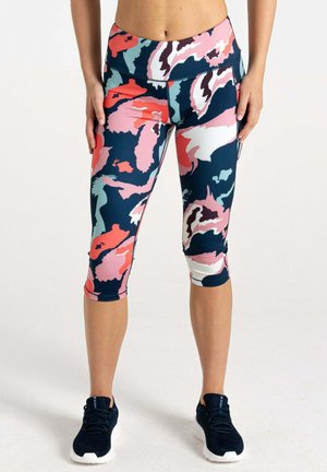 Leggings coloridos hasta la mitad de la pantorrilla con un patrón abstracto en navy, rosa y menta, hechos de un tejido elástico. Tienen una cintura alta y un diseño ajustado.