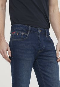 Lee Cooper Vaqueros slim fit - deep blue brushed