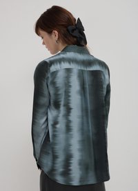 Calliope MOTIFS - Chemisier - une variante