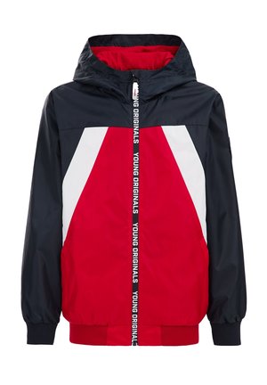 Červená, námořnická modrá a bílá větrovka s kapucí. Má diagonální barevné bloky, přední zip a zip s logem.