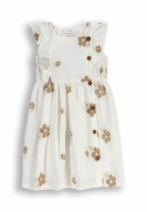 Biała sukienka z brązowymi haftami w kwiaty, falbaniastymi rękawami i trzema drewnianymi guzikami z przodu, uszyta z lekkiego materiału.