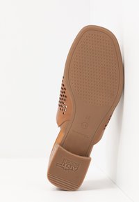 Tamaris SLIDES - Mules - cognac