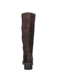 Botte en cuir suédé marron, haute jusqu'au genou, avec une finition lisse, un bout arrondi et un petit talon carré. Elle présente une couture verticale et une fermeture éclair sur le côté.