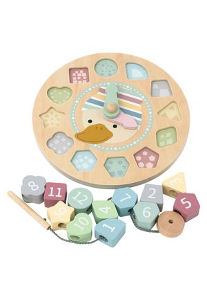 Holzformensortierer mit bunten geometrischen Formen. Hat ein Entwurf in Pastellfarben und Ausschnitten in Form von Herzen und Sternen.