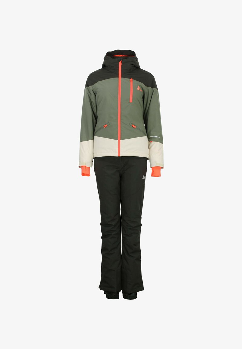 Ensemble de veste et de pantalons de ski en vert, noir et beige. La veste comprend une capuche ajustable, des zips et des poignets élastiques. Les pantalons sont noirs avec une coupe décontractée.