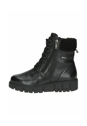 Botte de cheville en cuir noir avec finition texturée, col rembourré, fermeture éclair sur le côté et semelle en caoutchouc épaisse avec un motif prononcé. Présente un design à lacets.